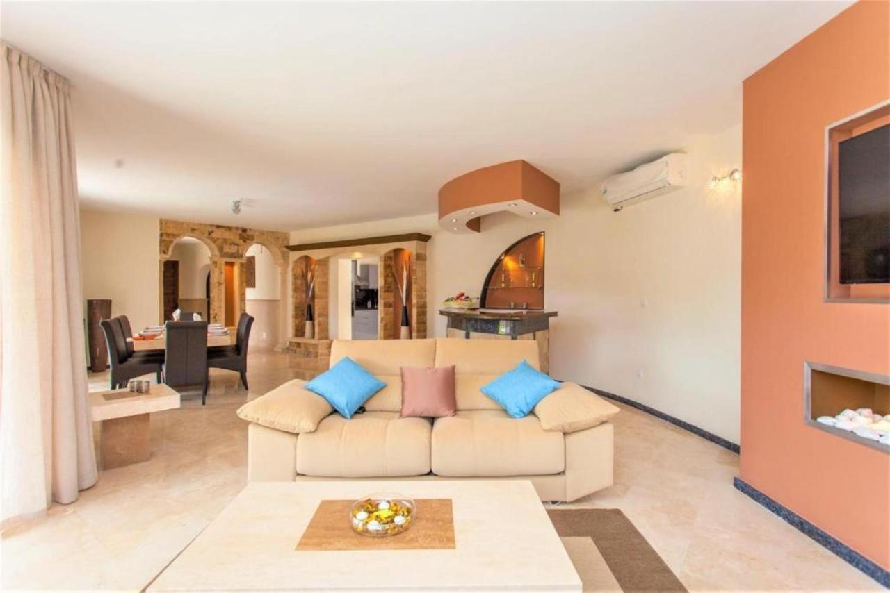 Luxury Romantica Near Torremuelle Villa